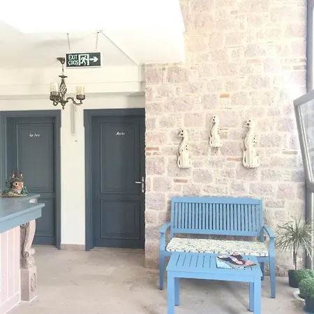 Bed & Breakfast Cunda Mira Butik